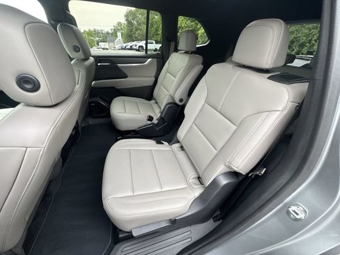 Certified 2025 GMC Acadia Elevation w/ Elevation Premium Package AWD/4WD image 23