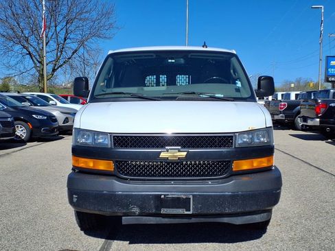 Used 2018 Chevrolet Express 3500 Extended w/ Driver Convenience Package RWD image 2