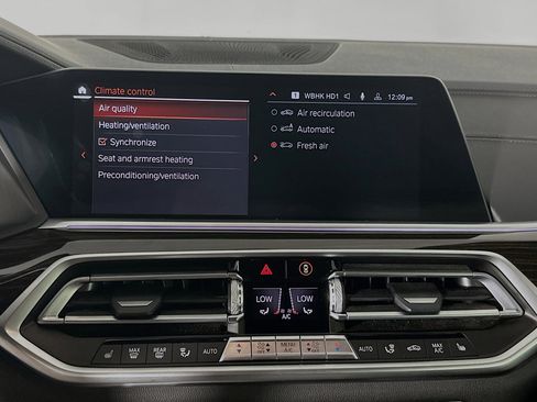 Used 2021 BMW X5 xDrive40i w/ M Sport Package image 24