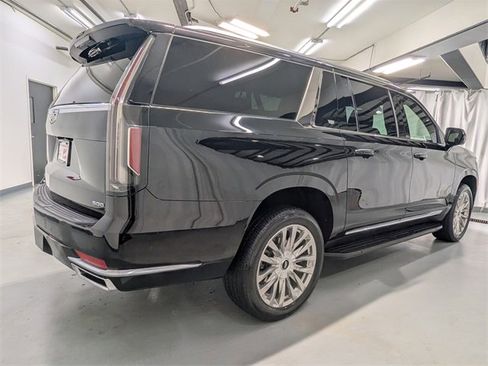 Used 2023 Cadillac Escalade ESV Premium Luxury image 3