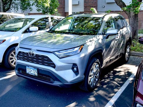 Used 2022 Toyota RAV4 XLE Premium AWD/4WD image 13