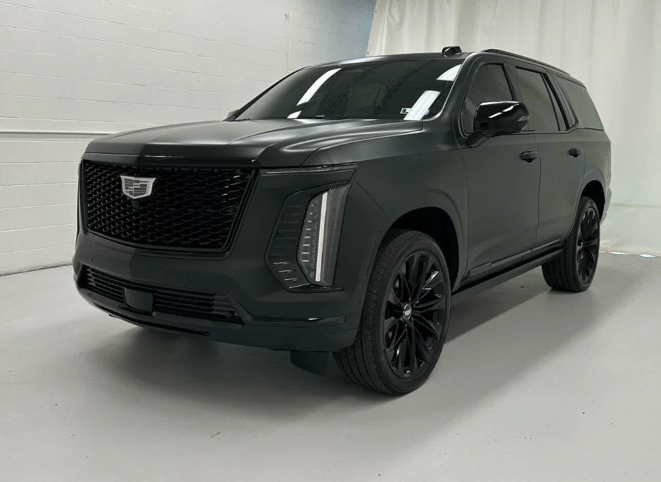 Used 2026 Cadillac Escalade Platinum Sport w/ LPO, ONYX Package AWD/4WD image 4