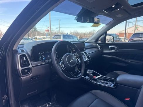 Used 2023 Kia Sorento SX image 9