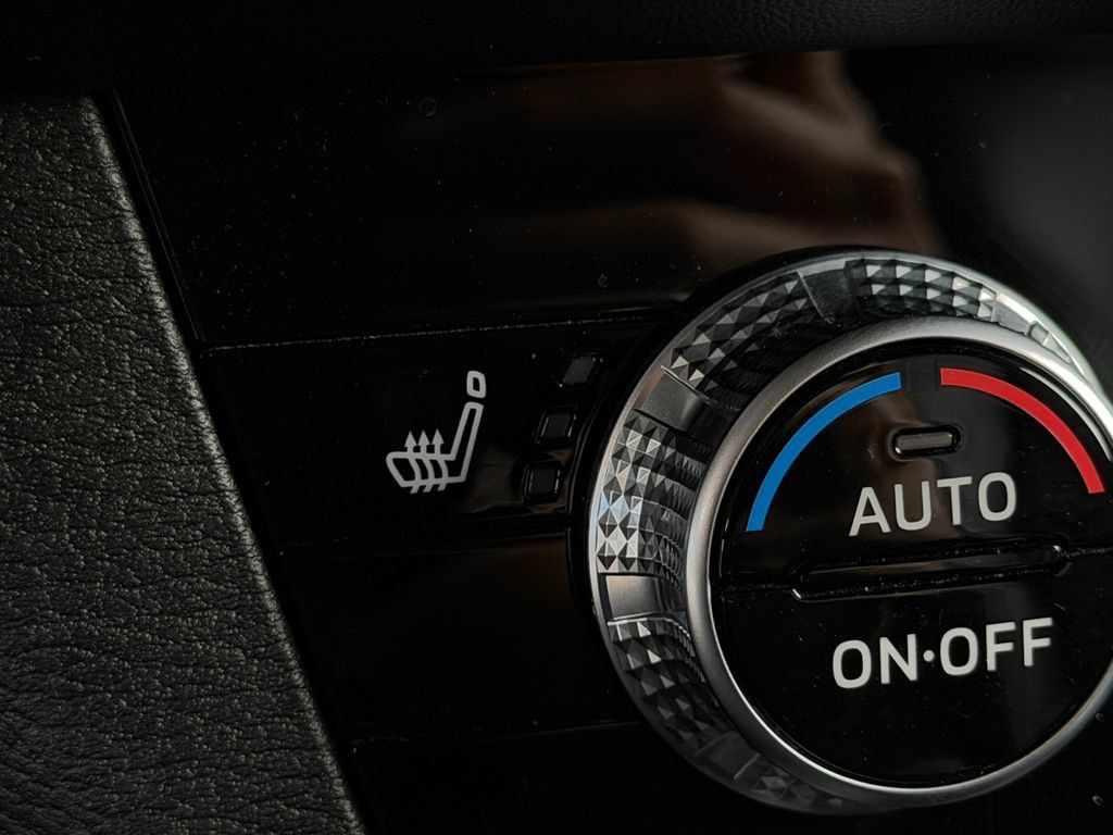 Used 2023 Mitsubishi Outlander SE FWD image 19