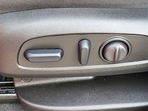 Used 2024 GMC Terrain SLE w/ Driver Convenience Package image 20