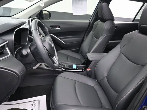 Used 2025 Toyota Corolla Cross XLE w/ Convenience Package image 23