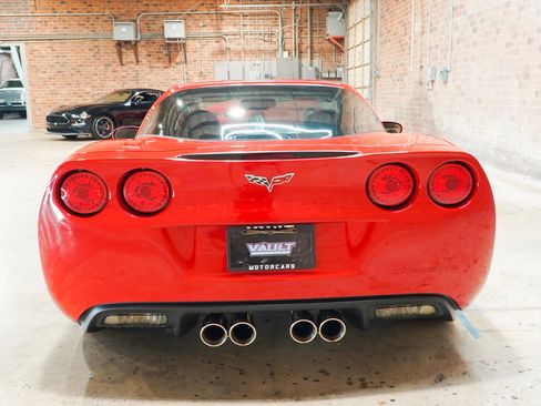 Used 2006 Chevrolet Corvette Coupe w/ Preferred Equipment Group RWD image 14