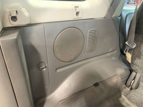 Used 2002 Chevrolet Tracker 4WD w/ Preferred Equipment Group image 4