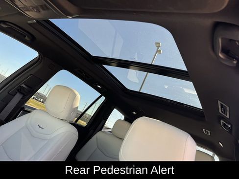 Used 2025 Cadillac XT6 Sport w/ Technology Package image 25