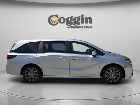 New 2026 Honda Odyssey Touring image 6