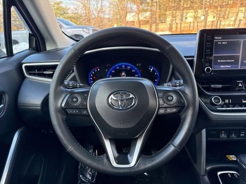 Certified 2022 Toyota Corolla Cross XLE image 18