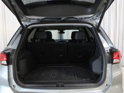 Used 2024 Chevrolet Equinox Premier AWD/4WD image 32