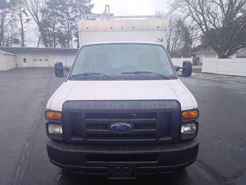 Used 2016 Ford E-350 and Econoline 350 Super Duty w/ Power Windows & Locks Group image 3