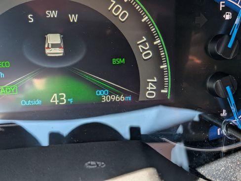 Used 2025 Toyota RAV4 XLE image 25