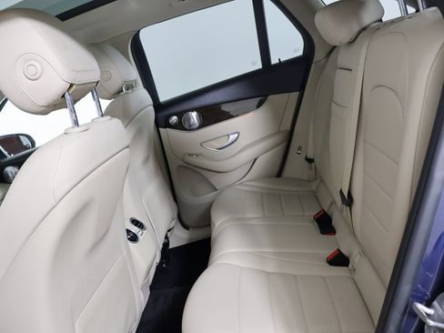 Used 2017 Mercedes-Benz GLC 300 4MATIC image 23