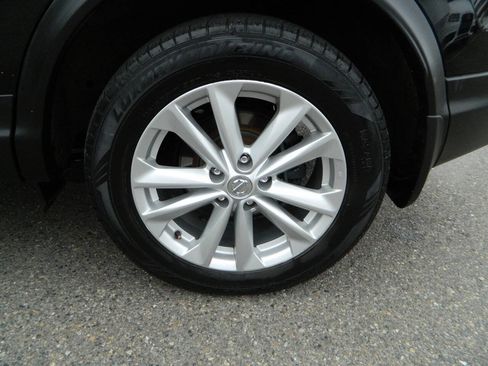 Used 2018 Nissan Rogue Sport SV w/ SV Technology Package image 24