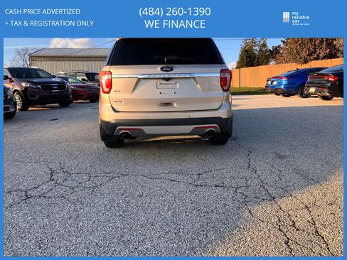 Used 2017 Ford Explorer XLT image 6