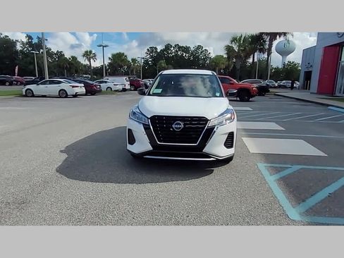 New 2025 Nissan Kicks Play S image 20