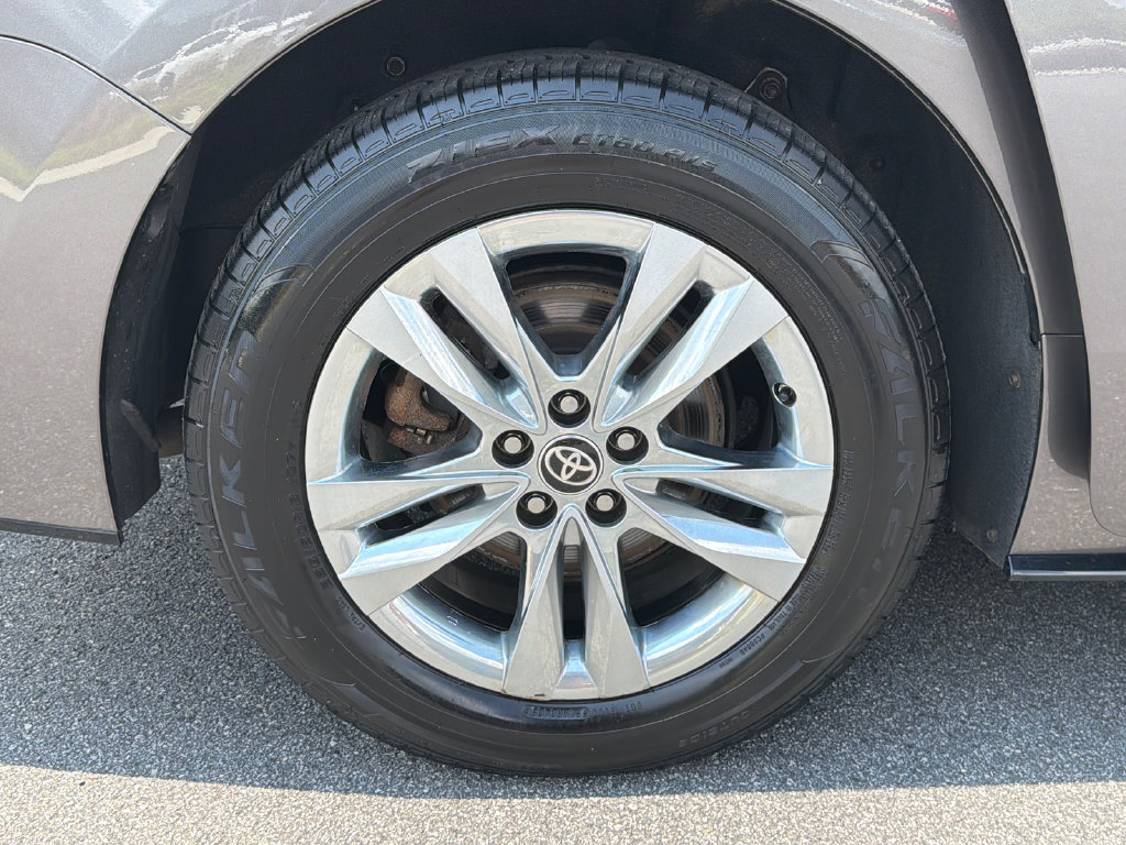 Used 2022 Toyota Sienna Limited AWD/4WD image 18