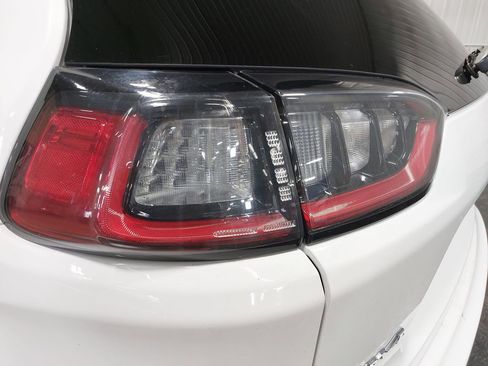 Used 2019 Jeep Cherokee Overland w/ Technology Group image 34