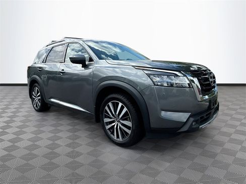 Used 2022 Nissan Pathfinder Platinum w/ Cargo Package image 4