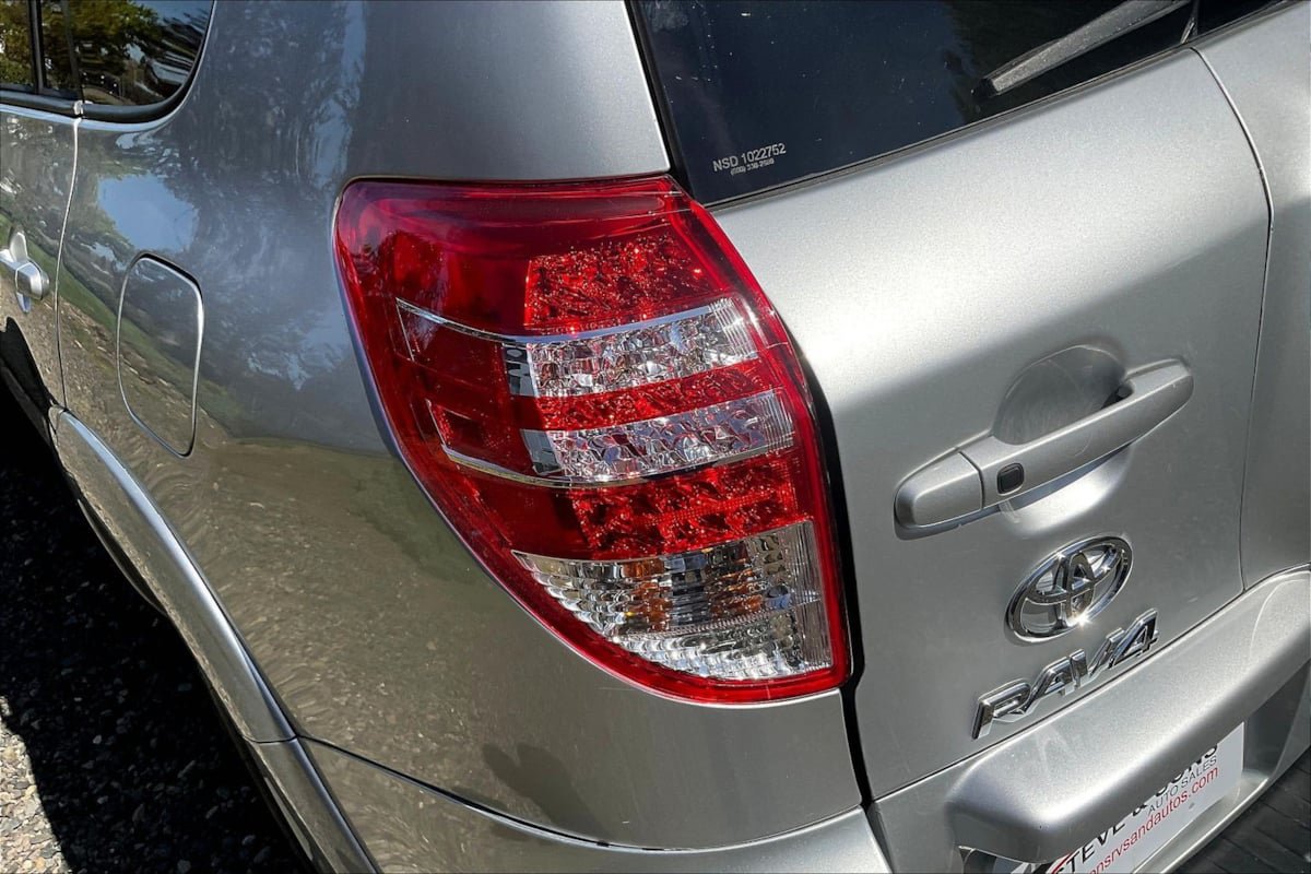 Used 2011 Toyota RAV4 Limited AWD/4WD image 22