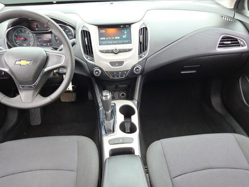 Used 2018 Chevrolet Cruze LS image 14