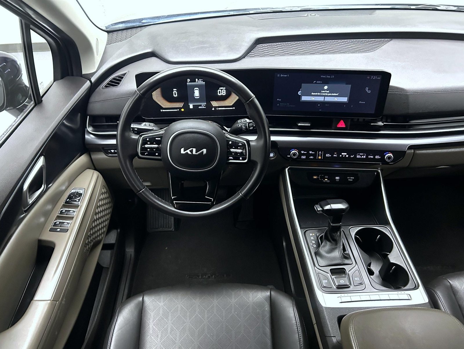 Used 2025 Kia Carnival FWD image 14