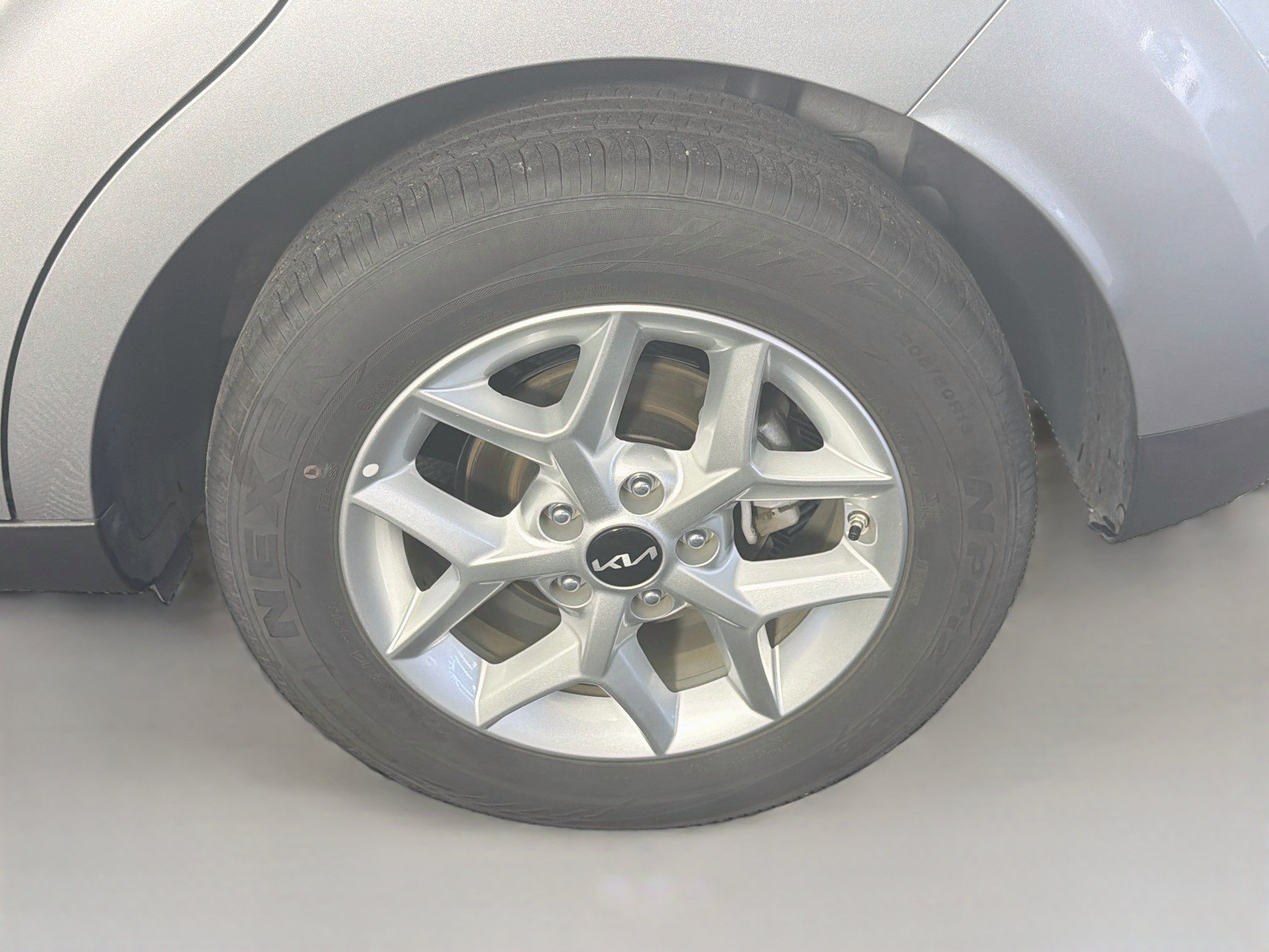Used 2025 Kia Soul LX w/ LX Technology Package FWD image 11