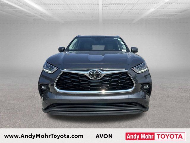 Used 2021 Toyota Highlander Limited AWD/4WD image 3