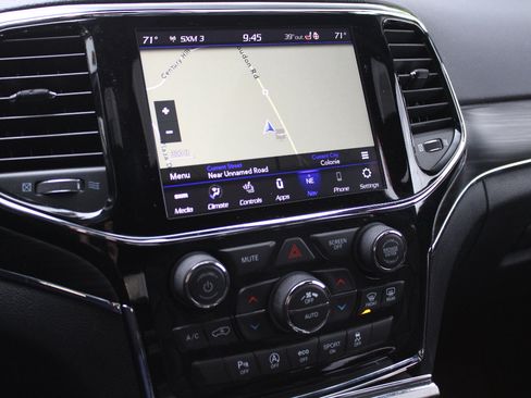 Used 2020 Jeep Grand Cherokee Limited w/ Luxury Group II image 19