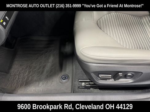 Used 2022 Toyota Camry SE w/ Convenience Package FWD image 16
