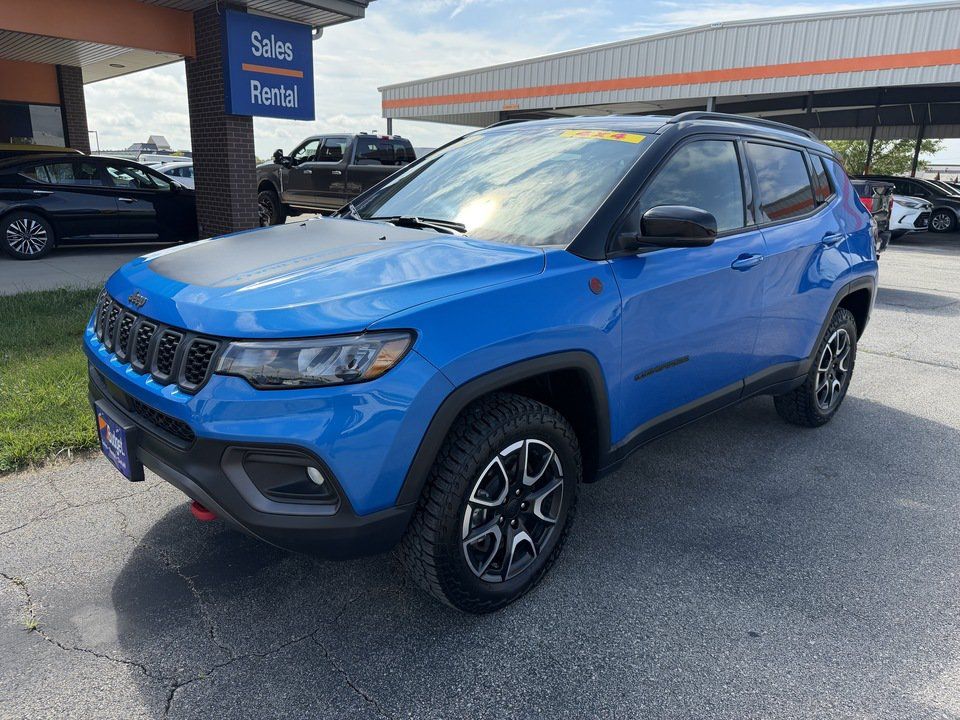 Used 2024 Jeep Compass Trailhawk AWD/4WD image 1