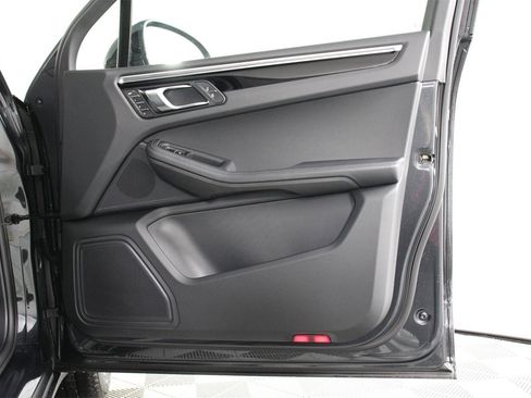 Certified 2025 Porsche Macan image 23