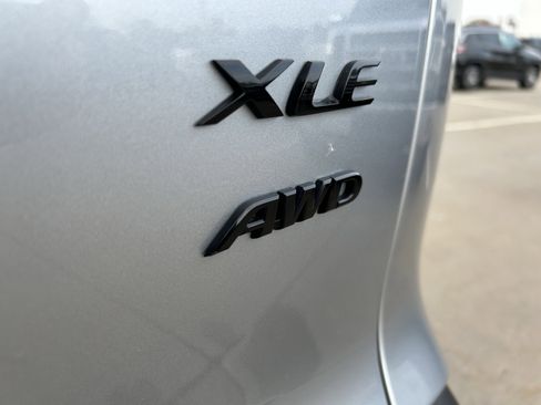 Certified 2022 Toyota Corolla Cross XLE image 8