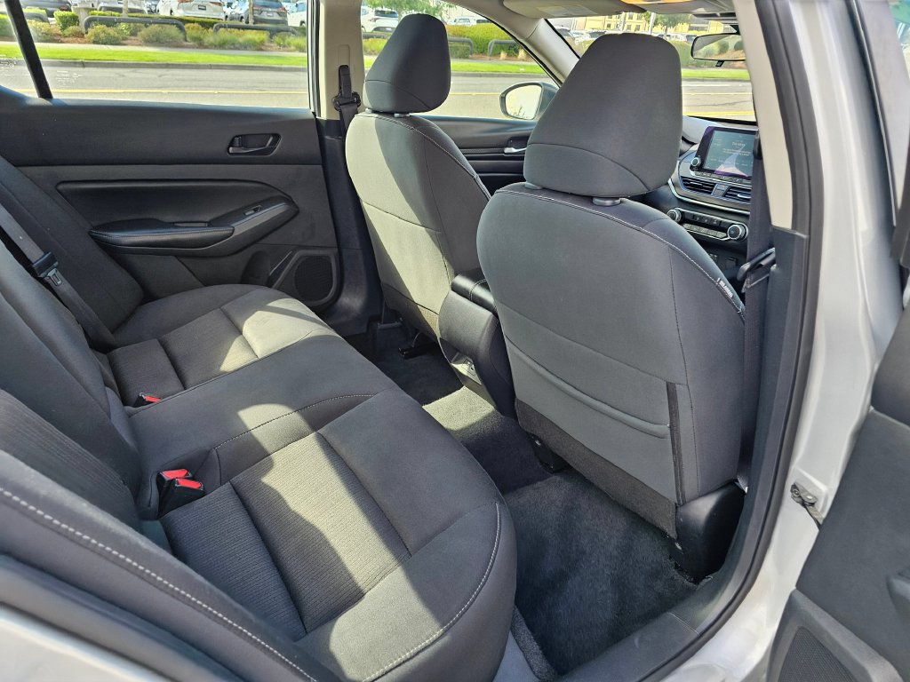 Used 2024 Nissan Altima 2.5 SV FWD image 15