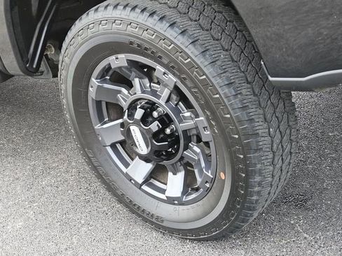 Used 2024 Ford F250 Lariat w/ FX4 Off-Road Package image 11