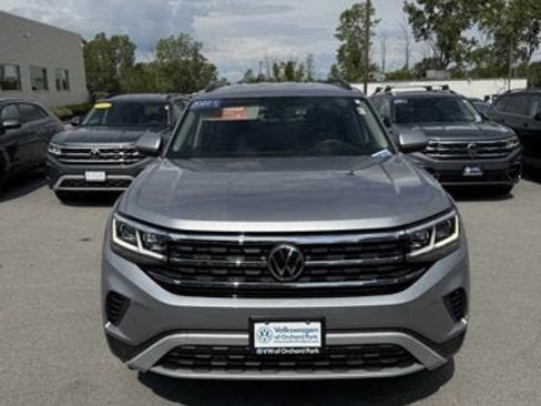 Certified 2022 Volkswagen Atlas SE image 2