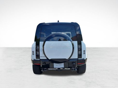 New 2025 Land Rover Defender 90 V8 image 8