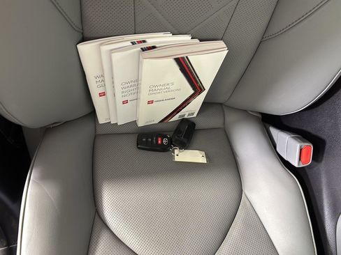 Used 2024 Toyota Highlander Platinum image 20