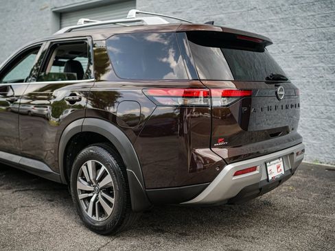 Used 2022 Nissan Pathfinder SL w/ SL Black Package image 12