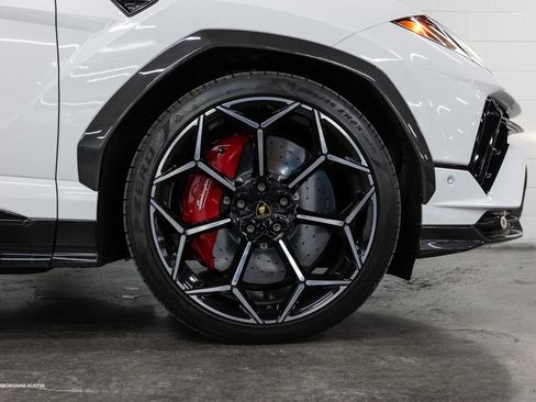 Used 2023 Lamborghini Urus Performante AWD/4WD image 17