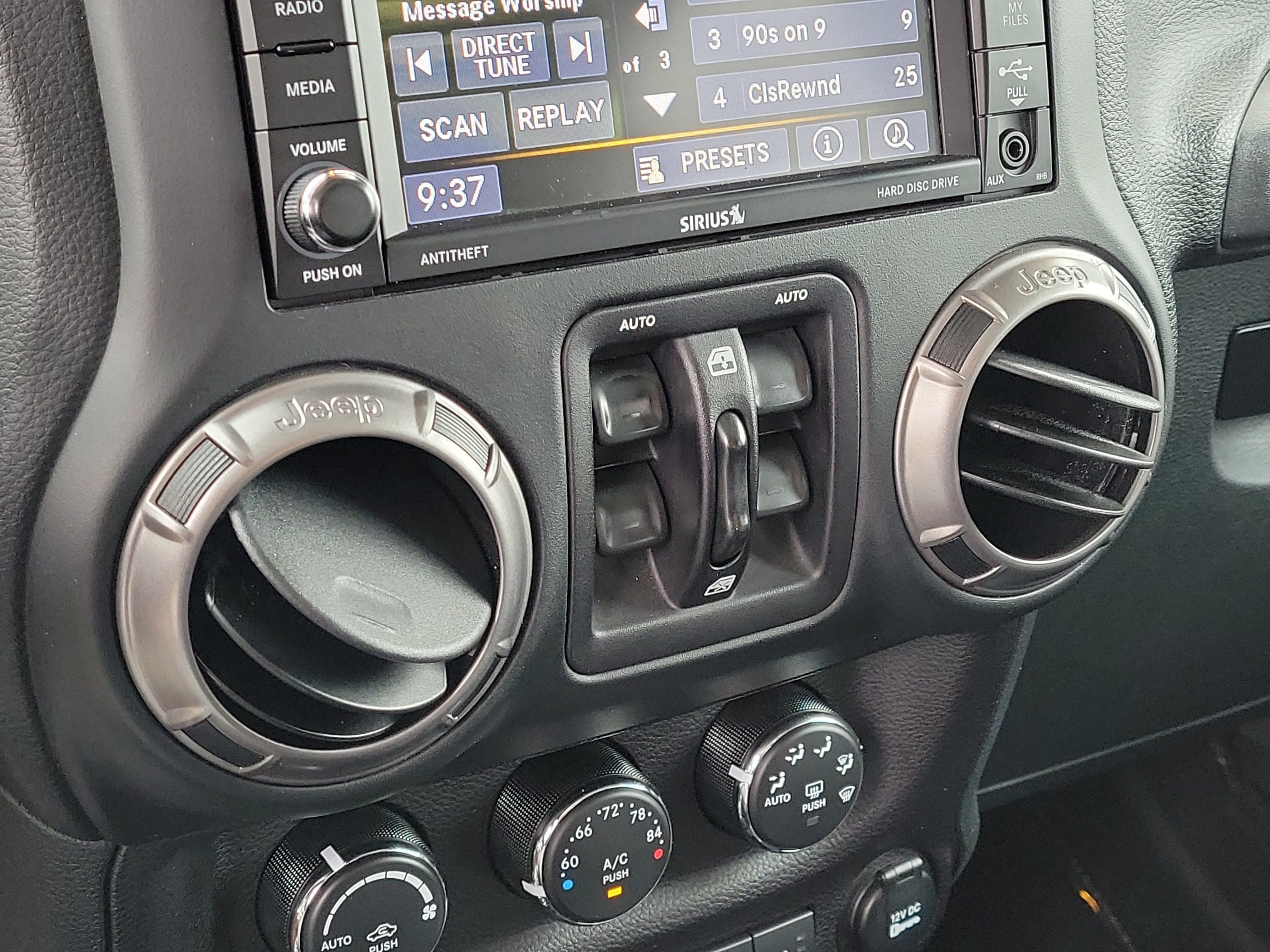 Used 2018 Jeep Wrangler Unlimited Sahara AWD/4WD image 20