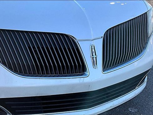 Used 2013 Lincoln MKT AWD image 29