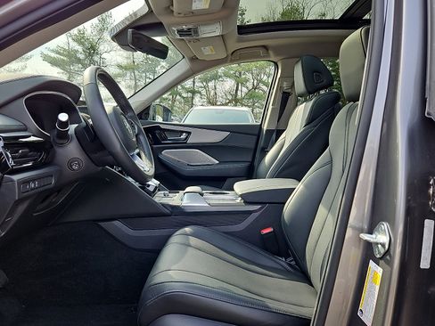 Used 2023 Acura MDX SH-AWD image 13