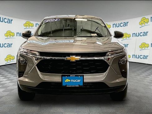 Used 2024 Chevrolet Trax LS FWD image 2
