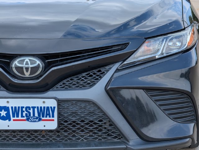 Used 2020 Toyota Camry SE FWD image 8