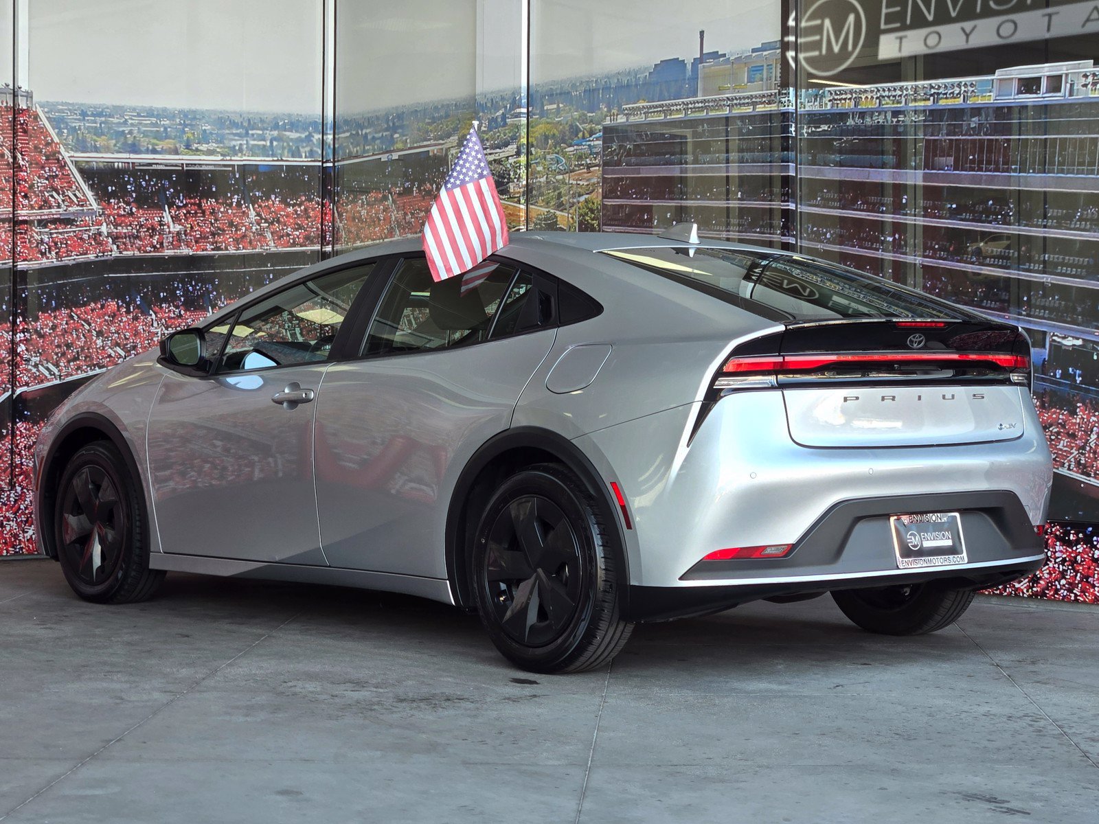 Used 2025 Toyota Prius LE FWD image 5