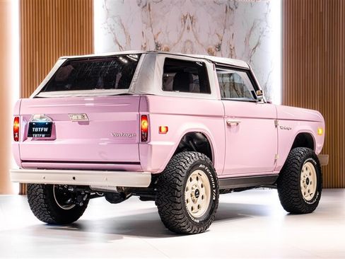 Used 2023 Ford Bronco 2-Door AWD/4WD image 4