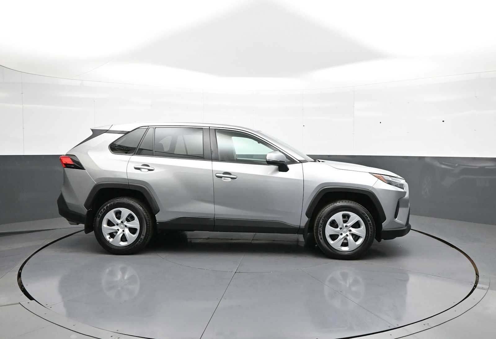 Certified 2023 Toyota RAV4 LE AWD/4WD image 4